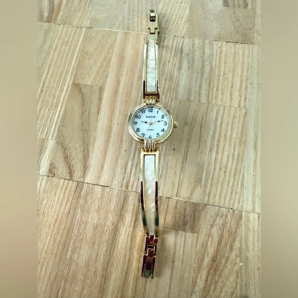 Rumours ladies gold tone watch NEW BATTERY